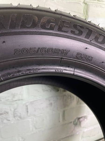 Шини б/в 205/60 R17 Bridgestone Blizzak 240288 фото