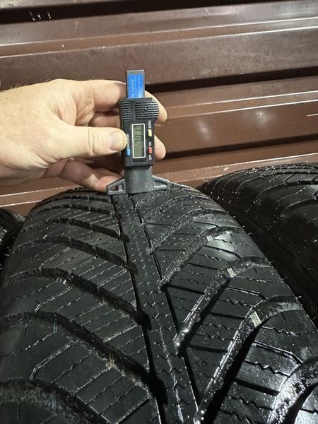 Шины б/у 215 60 17 GoodYear Vector 4Seasons 240195 фото