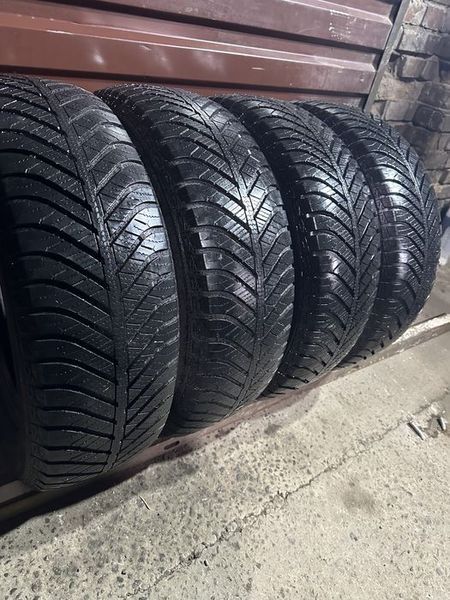 Шины б/у 215 60 17 GoodYear Vector 4Seasons 240195 фото