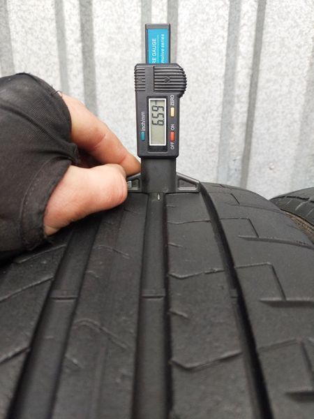 Шини б/у 235 40 R19 Pirelli Pzero 263236 фото