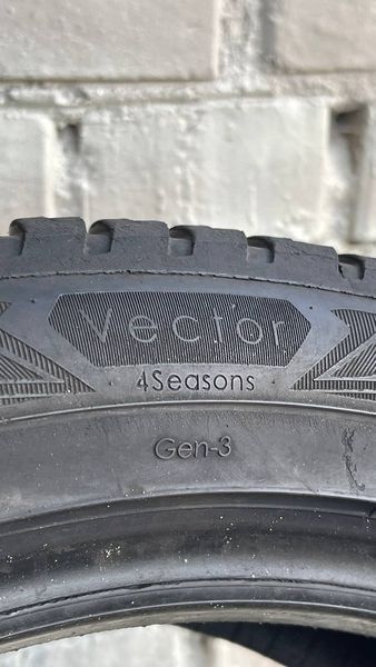 Шины б/у 215 50 R17 GoodYear Vector4Season Gen2 267059 фото