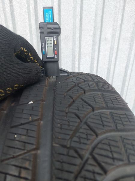 Шини б/у 265 35 21 Pirelli Pzero Winter 241466 фото