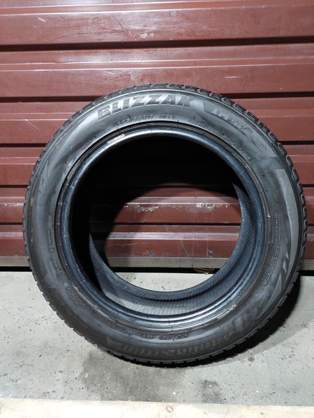 Шины б/у 225 55 17 Bridgestone Blizzak LM 80 evo 241600 фото