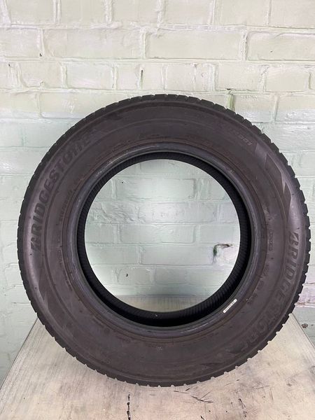 Шины б/у 215/65 R17 Bridgestone Blizzak LM001 251628 фото