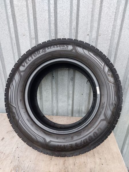 Шини б/у 215 65 R15C Goodyear Vector4Season Cargo 263268 фото