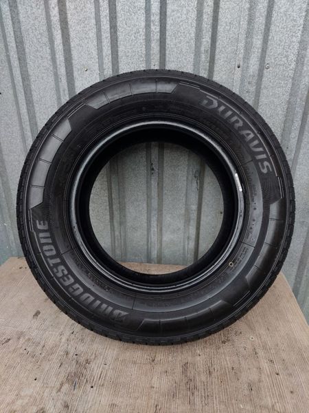 Шины б/у 215 65 R15C Bridgestone Duravis 263269 фото