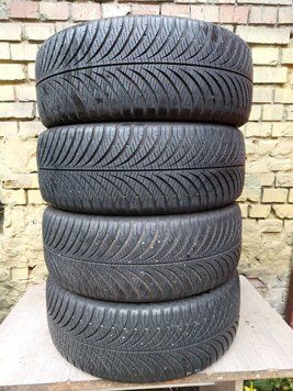 Шины б/у 215 55 R17 GoodYear Vector 4Season Gen 2 251609 фото