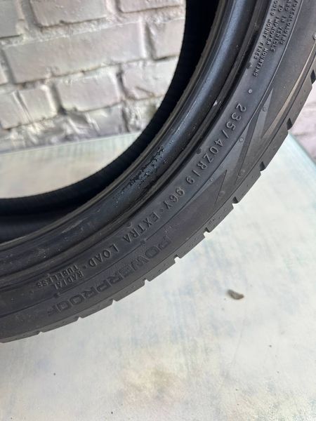 Шини б/у 235 40 R19 Nokian Power Proof 265350 фото