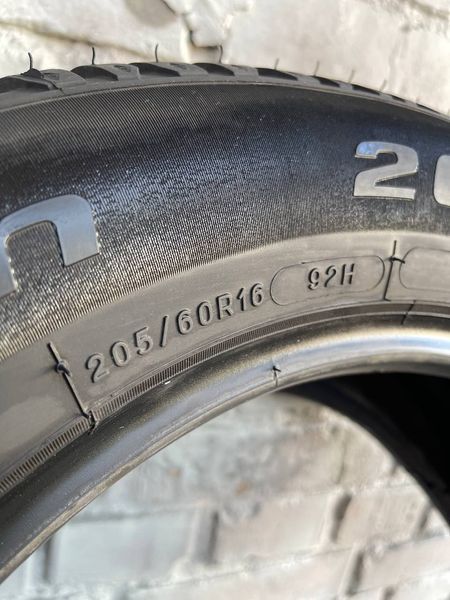 Шини б/в 205 60 R16 BFGoodrich g-Force Winter 2 267235 фото