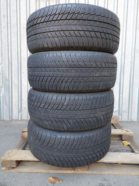 Шины б/у 245 50 19 Bridgestone Blizzak LM001 rft 240399 фото