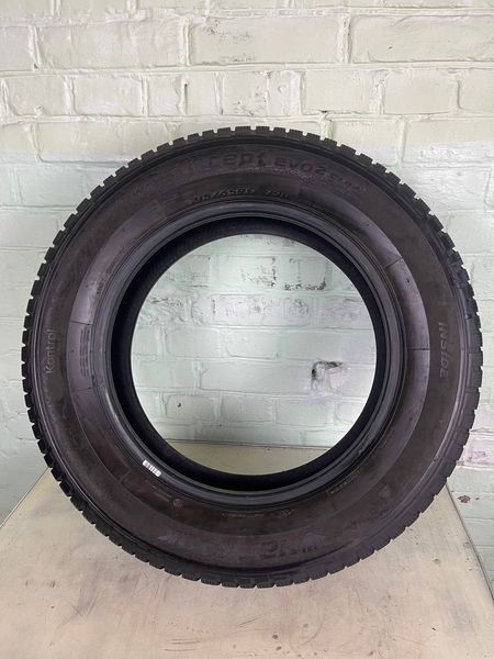 Шины б/у 215/65 R17 Hankook Winter Icept evo2 253123 фото