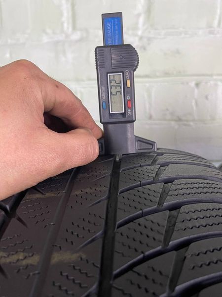 Шины б/у 245/50 R19 Bridgestone Blizzak LM001 RFT 240399 фото